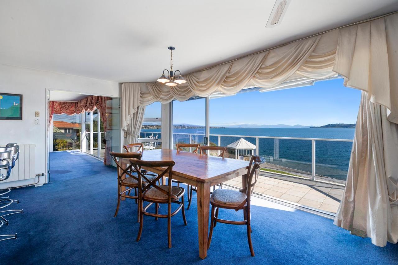 Spectacular Lakefront Home Taupo Exterior photo