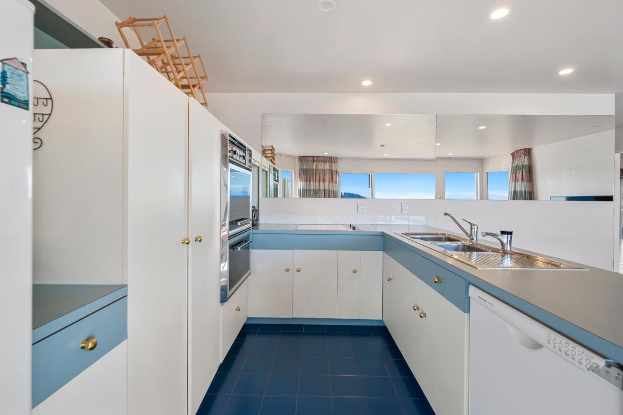 Spectacular Lakefront Home Taupo Exterior photo